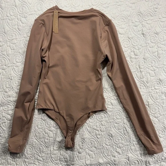 Skims Long Sleeve Crew Neck - Picture 3 of 7